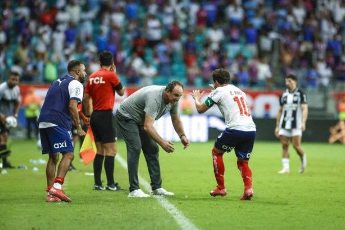 Everton Ribeiro comemora gol com Rogério Ceni - (crédito: Foto: Rafael Rodrigues/EC Bahia) Everton Ribeiro comemora gol com Rogério Ceni - (crédito: Foto: Rafael Rodrigues/EC Bahia)