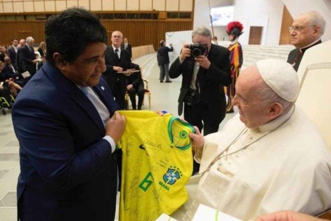 Papa Francisco e Ednaldo em encontro - (crédito: Foto: Divulgação CBF) Papa Francisco e Ednaldo em encontro - (crédito: Foto: Divulgação CBF)
