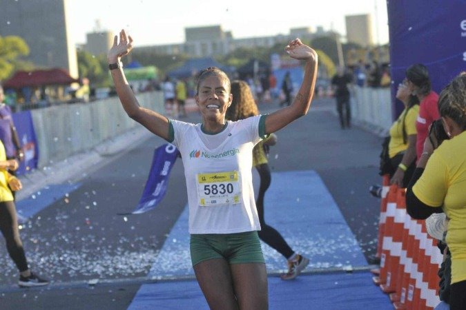 Entre as mulheres, a corredora Mirelle Leite, embaixadora da Neoenergia, foi a campeã dos 5km - (crédito: Minervino Júnior/CB/D.A.Press) Entre as mulheres, a corredora Mirelle Leite, embaixadora da Neoenergia, foi a campeã dos 5km - (crédito: Minervino Júnior/CB/D.A.Press)