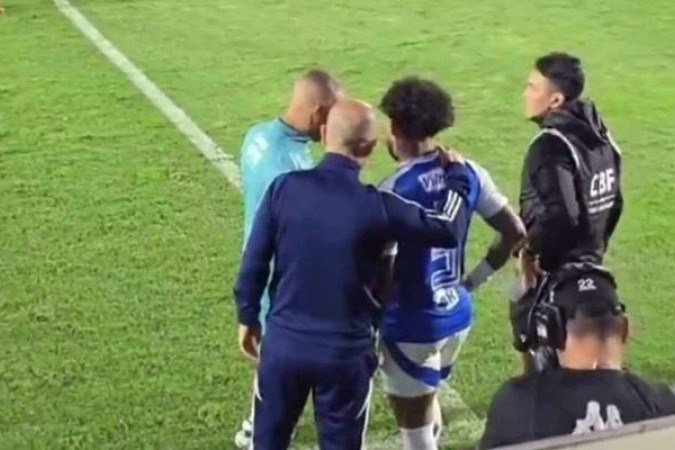 Torcedores provocam Gabigol em derrota do Cruzeiro -  (crédito: Foto: Reprodução)