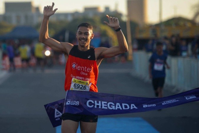 Morador de Ceilândia, Samuel Pereira venceu a corrida dos 5 km neste domingo (21/4) - (crédito: Luis Nova / CB/DaPress) Morador de Ceilândia, Samuel Pereira venceu a corrida dos 5 km neste domingo (21/4) - (crédito: Luis Nova / CB/DaPress)