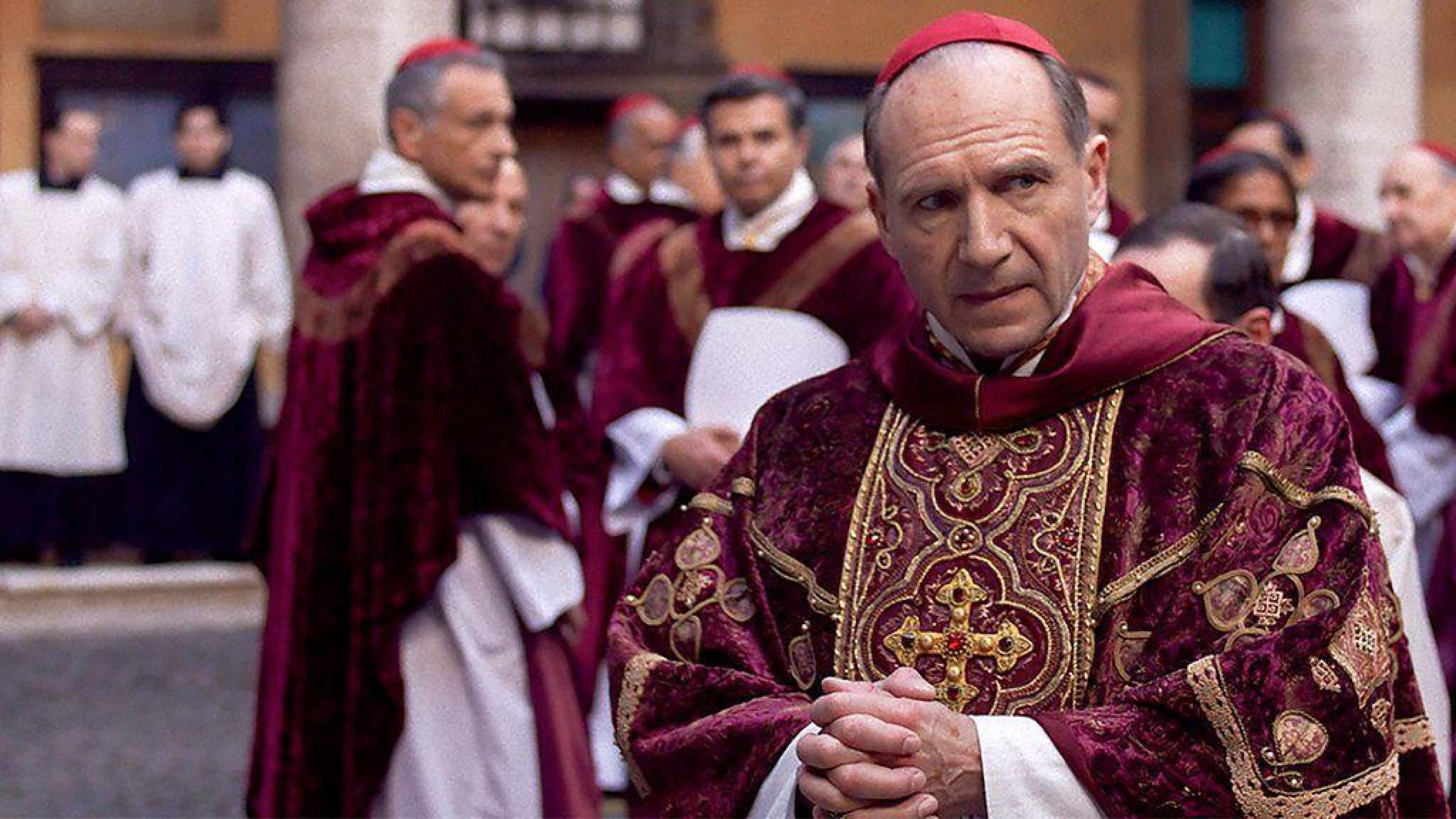 'Conclave' mostra os conflitos entre candidatos fictícios ao papado, como o cardeal conservador Tedesco, interpretado por Sergio Castellitto -  (crédito: Focus Features)