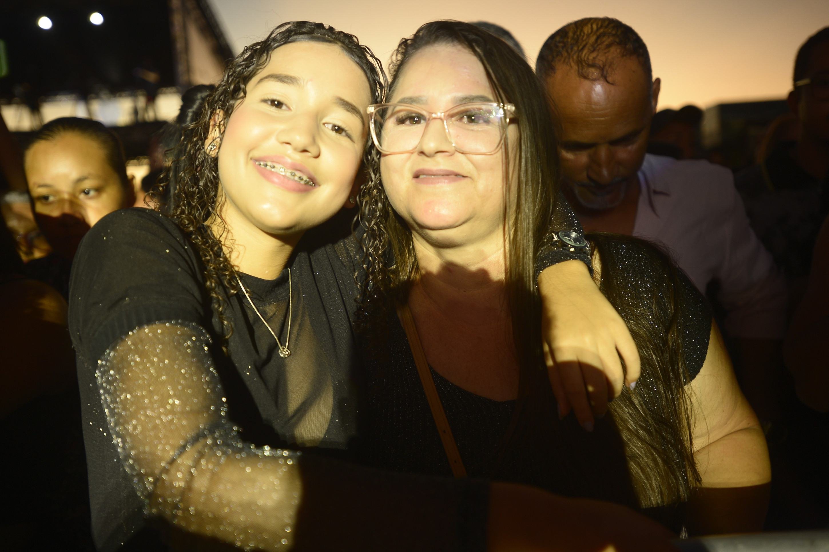  21/04/2025. Guilherme Felix CB/DA Press. Aniversario de Brasilia 65 anos. Personagens: Renata e Larissa Carvalho, m&atilde;e e filha.