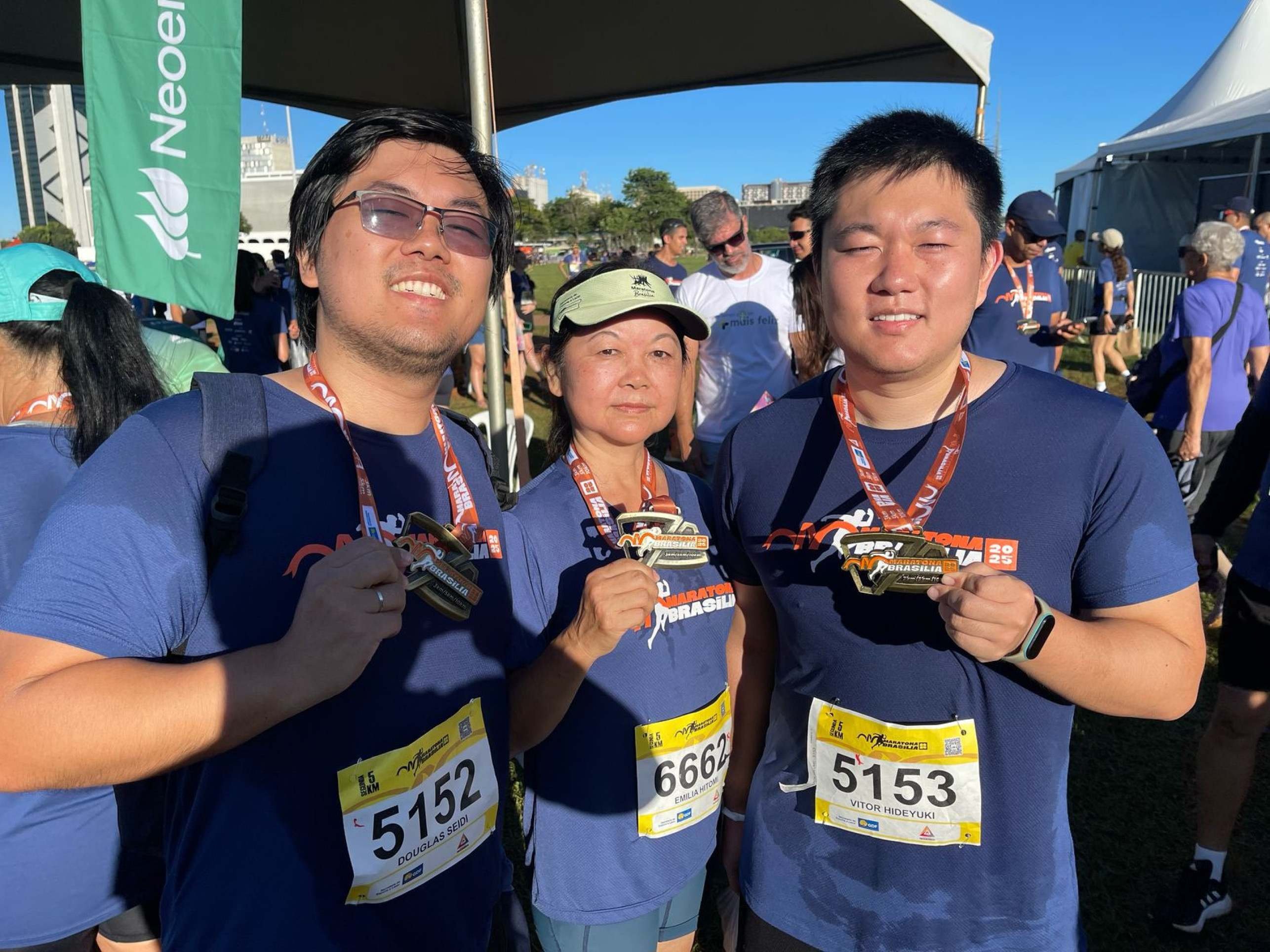 De S&atilde;o Paulo, Vitor (D) correu 5km com a m&atilde;e, Em&iacute;lia, e o irm&atilde;o Douglas