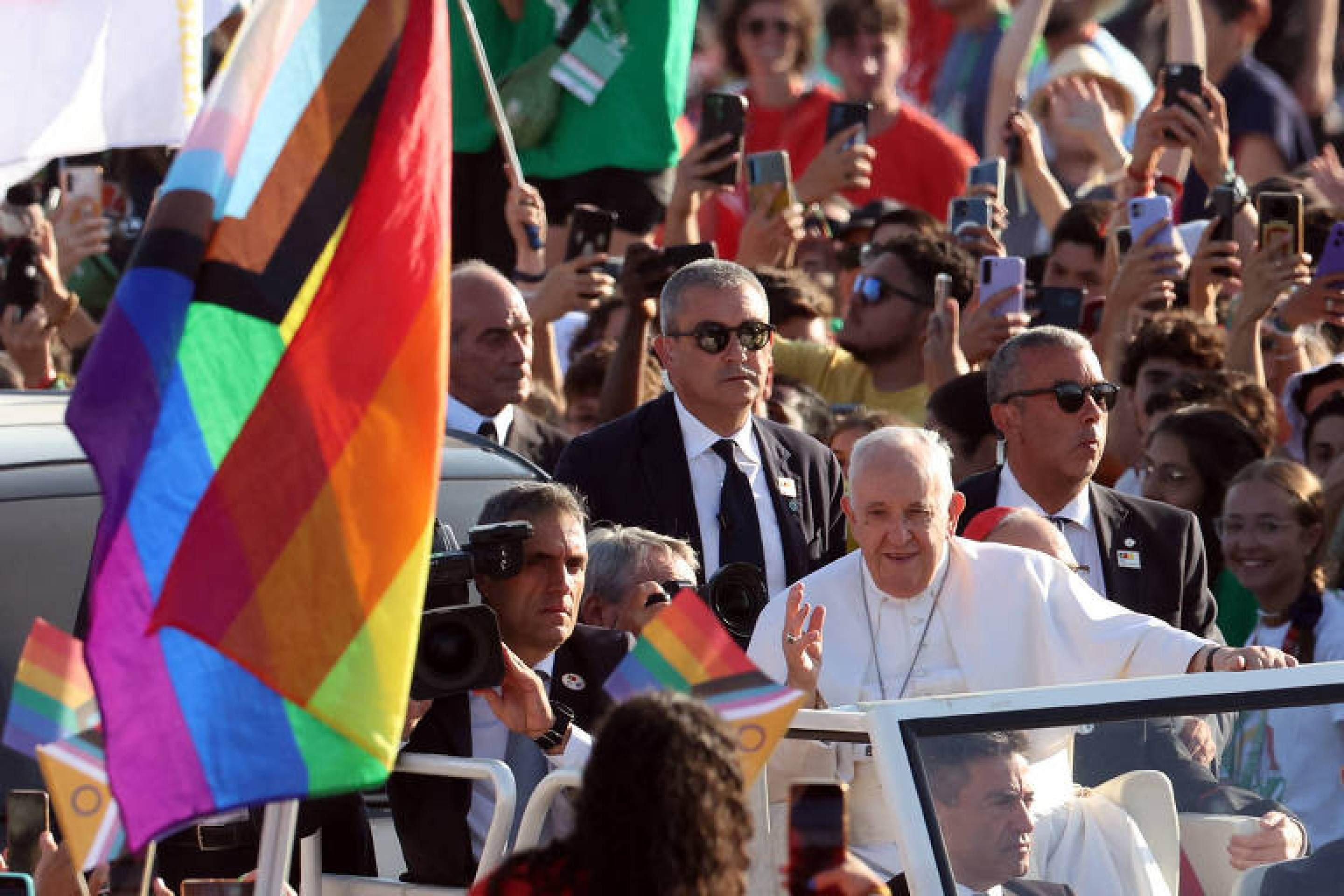 Papa Francisco foi uma voz significativa para os LGBTs católicos, diz especialista