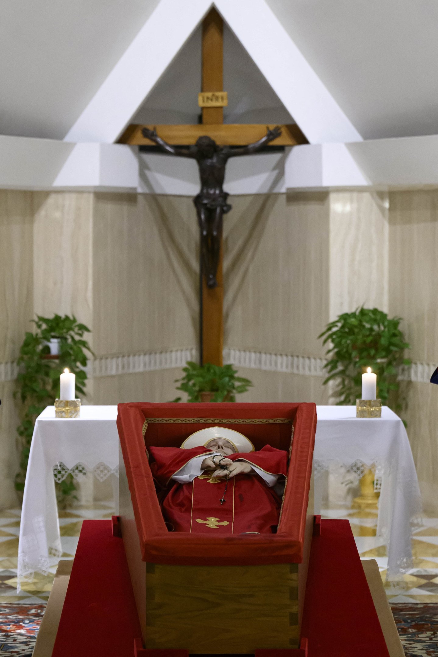 O que fala constituição da Igreja Católica sobre a morte de um papa?