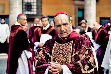 'Conclave' foi o vencedor da categoria de melhor roteiro adaptado no Oscar 2025 e é protagonizado por Ralph Fiennes -  (crédito: Divulgação)
