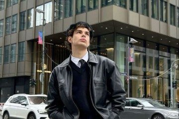 Entre os homens, a calça flare é um sucesso absoluto