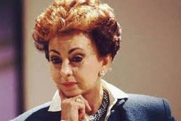 O cabelo de Odete Roitman na primeira versão é o que mais se diferencia dos outros. Marcante e icônico são as verdadeiras definições 