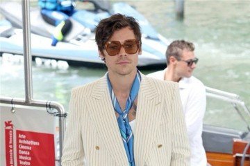 Harry Styles é um dos artistas da nova geração que adora uma calça flare