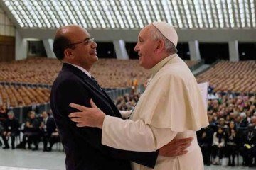 Encontro de Gilberto Gomes Barbosa com papa Francisco  -  (crédito: Divulgação )