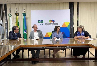 Parlamentares se reuniram com a reitora Rozana Naves nesta terça-feira (22/4) -  (crédito: Divulgação)