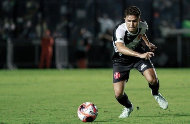 PAULINHO - Criou a melhor chance do Vasco na partida, mas a bola saiu pelo canto tirando tinta da trave. NOTA: 6,0