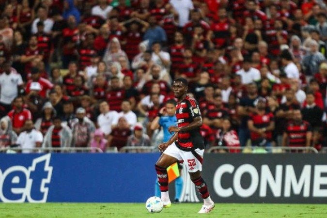 EVERTTON ARAÚJO - Ajudou nos combates no meio de campo, mas teve uma atuação apagada. NOTA 5,0 - Foto: Gilvan de Souza/Flamengo