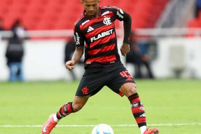 WESLEY - Vacilou na marcação em alguns momentos e as principais jogadas da LDU foram construídas pelo seu lado do campo. NOTA 4,0 - Foto: Gilvan de Souza/Flamengo