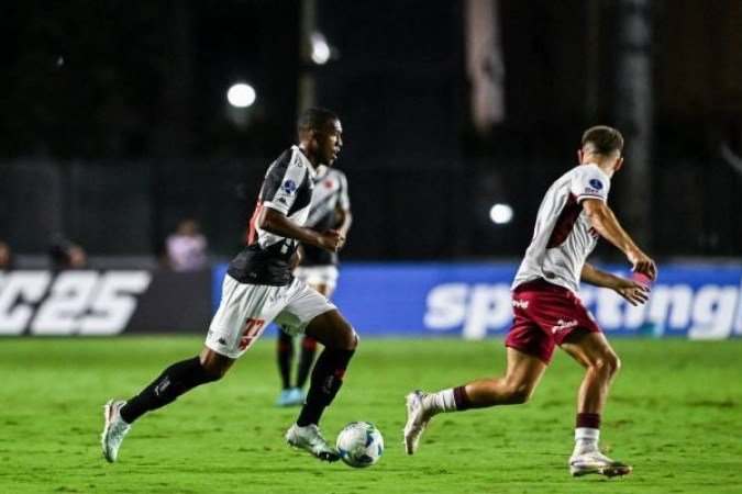 RAYAN - Precisa melhorar a tomada de decisão. Participou bem do jogo, mas não acabou bem as jogadas. NOTA: 5,5