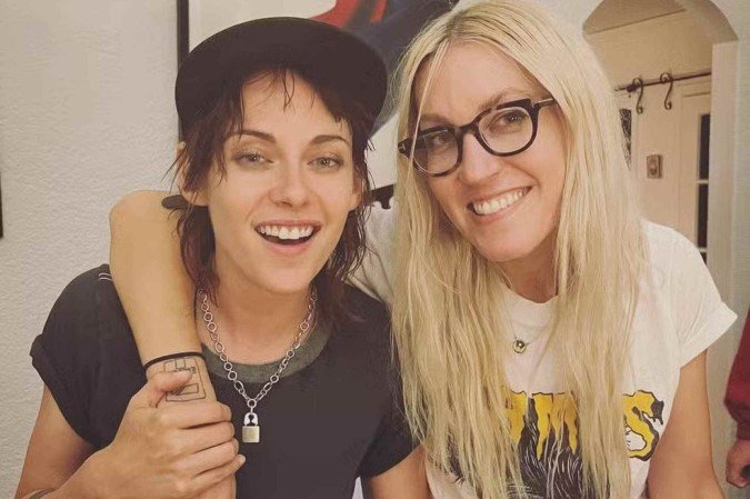 Kristen Stewart e Dylan Meyer se casam em cerimônia intimista em restaurante Kristen Stewart e Dylan Meyer se casam em cerimônia intimista em restaurante
