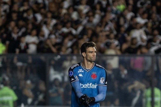 LÃ?O JARDIM - NÃ£o foi muito exigido, mas apareceu bem quando foi necessÃ¡rio. O LanÃºs atÃ© chegou bastante, mas quase sempre errou o alvo. NOTA: 6,0