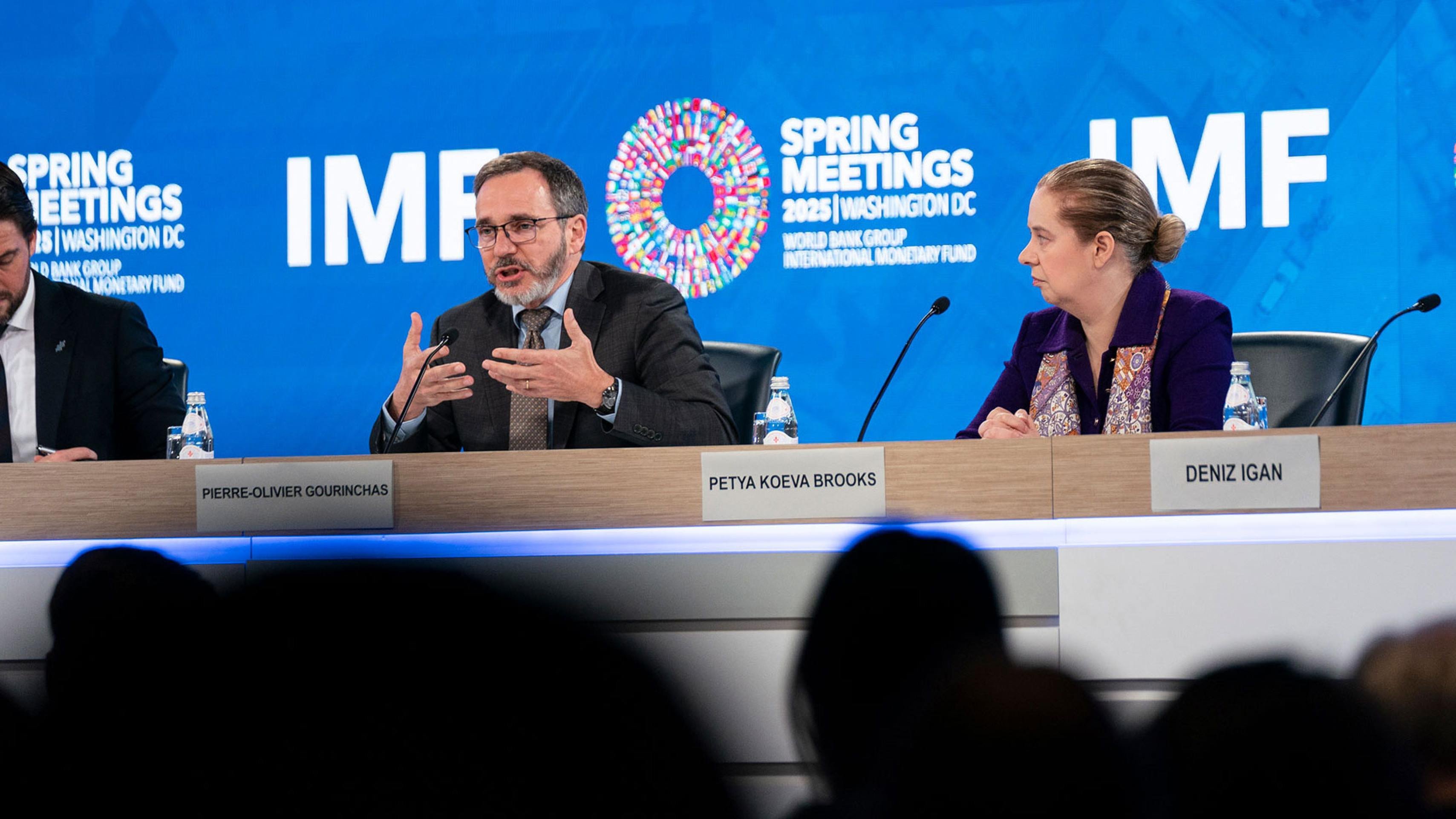 Após o tarifaço dos Estados Unidos, FMI reduz projeção do PIB global Após o tarifaço dos Estados Unidos, FMI reduz projeção do PIB global