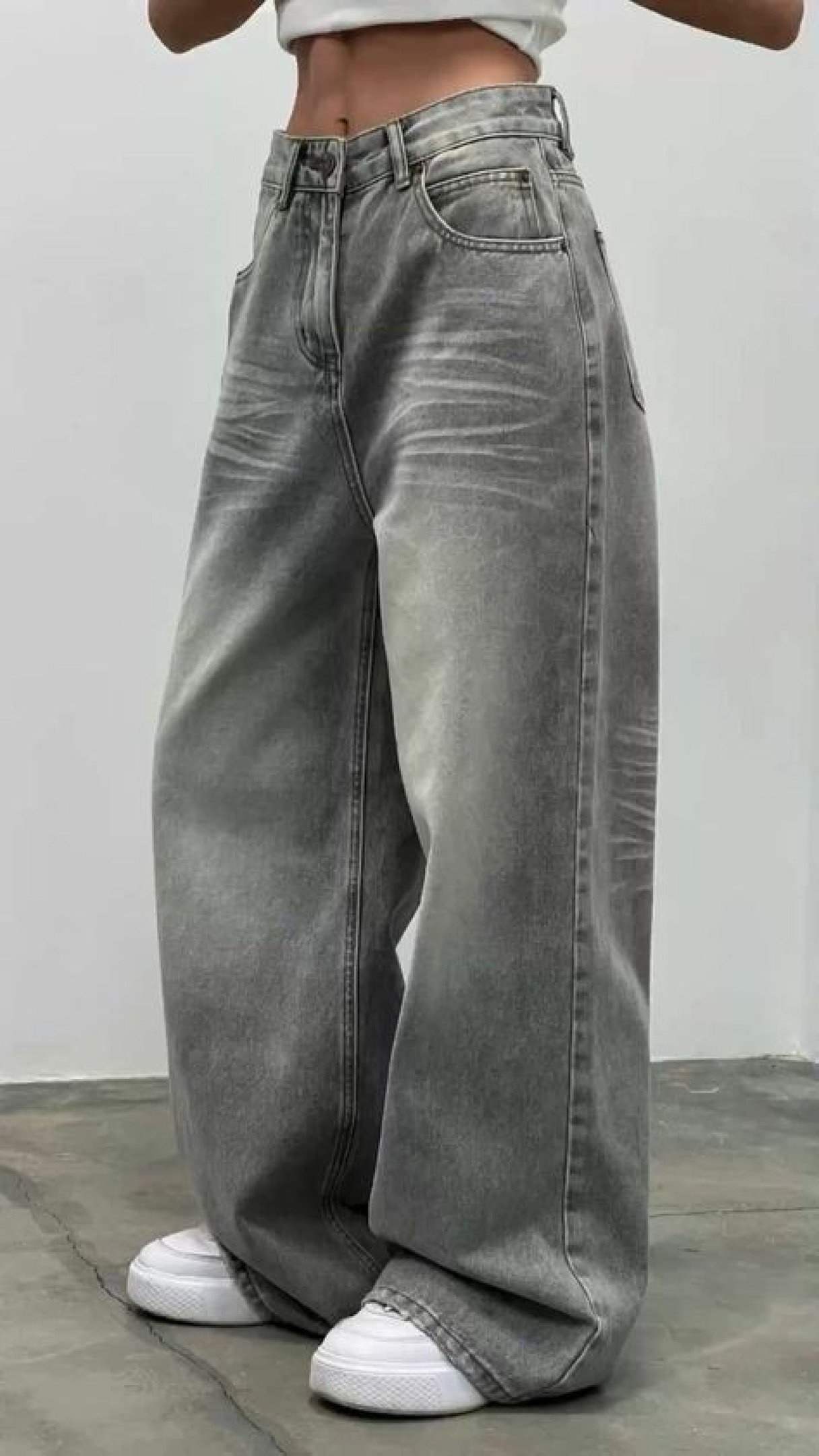 Peça repaginada: o sucesso da calça flare na nova geração