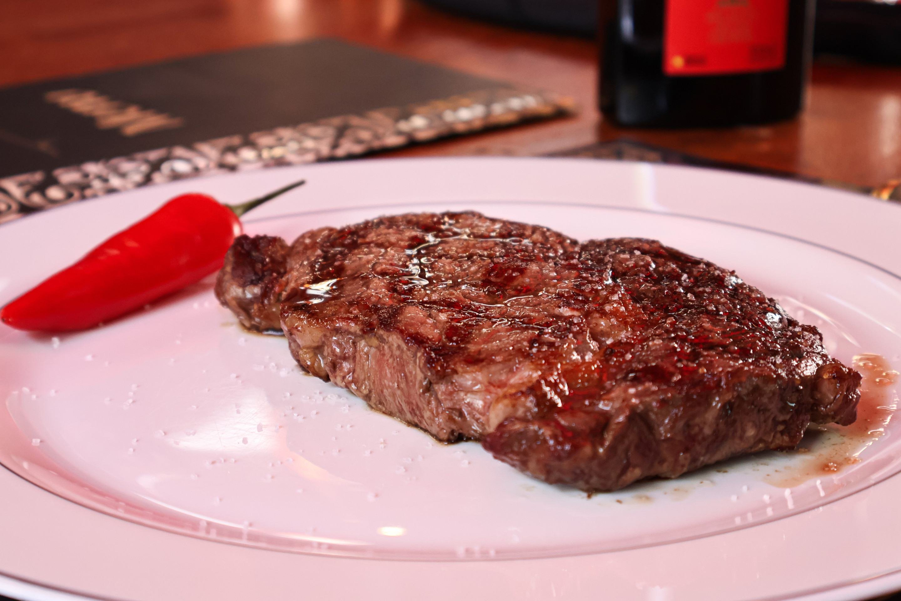 Viva o churrasco! Confira um roteiro de casas que trabalham com brasa e espeto