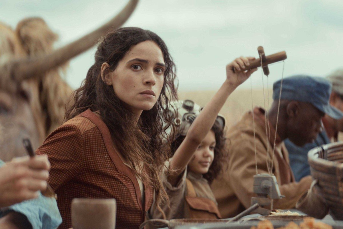  Adria Arjona como Bix Caleen na segunda temporada de Andor