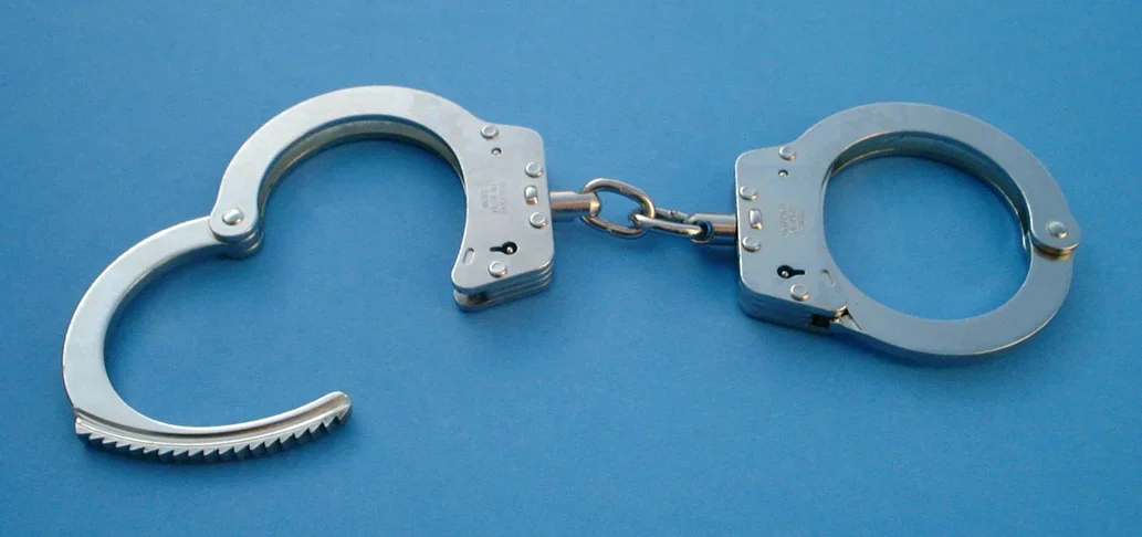 Homem cria perfil falso de mulher e é preso por 'sextorsão' em Minas - Klaus wikimedia commons 
