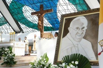 A Catedral de Brasília recebeu fiéis nesta quarta-feira para a missa em sufrágio a Papa Francisco -  (crédito: Ed Alves/CB/D.A Press)