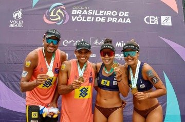Arthur/Adrielson e Vic/Thâmela foram campeões de segunda etapa da temporada, em Saquarema - (crédito: Wallace Teixeira/FV Imagem/CBV) Arthur/Adrielson e Vic/Thâmela foram campeões de segunda etapa da temporada, em Saquarema - (crédito: Wallace Teixeira/FV Imagem/CBV)