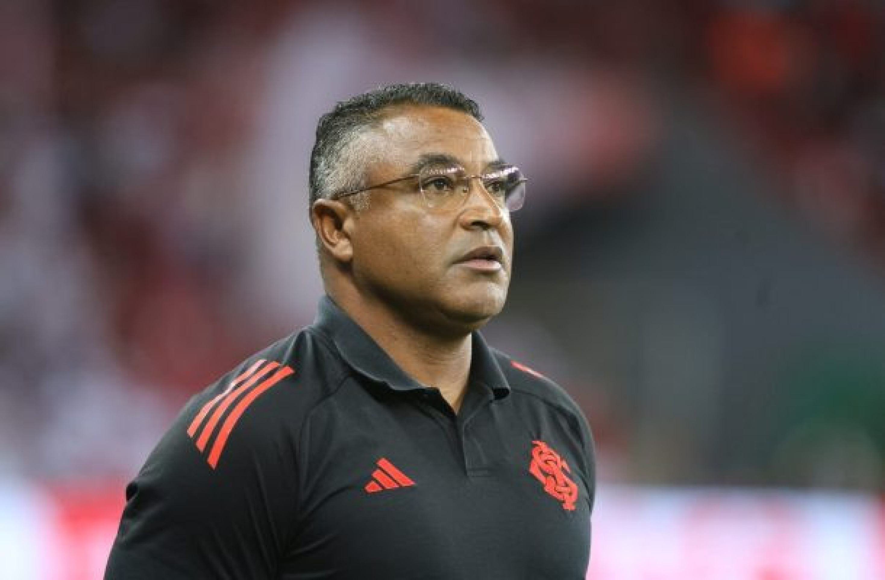 Roger Machado aponta tempos distintos do Inter e mostra preocupação com irregularidade do time