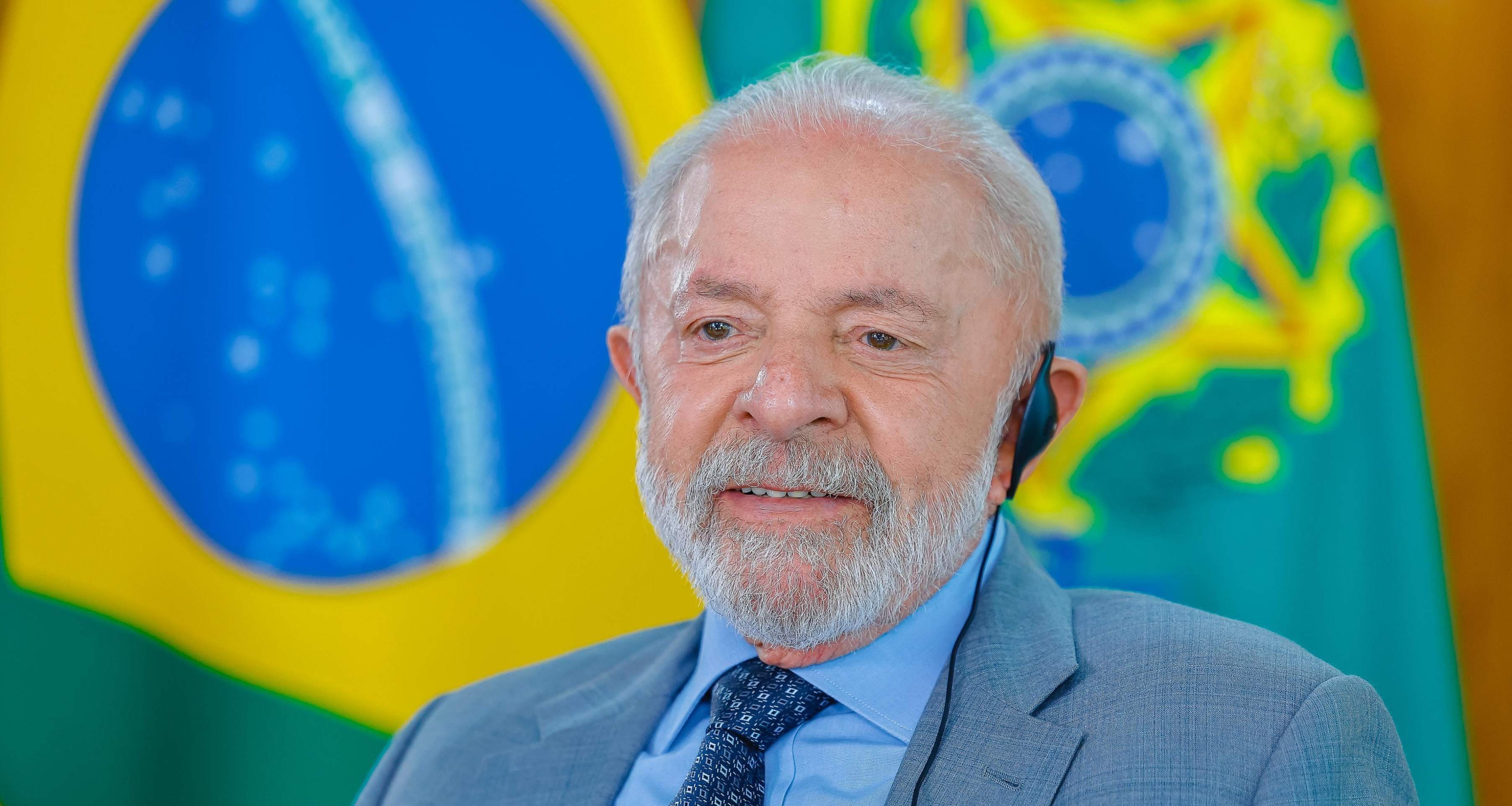 Lula promete discutir redução de jornada de trabalho
