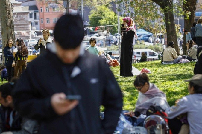 Terremoto de 6,2 graus abala Istambul - Ao menos dois tremores, com poucos segundos de intervalo, foram sentidos em todos os bairros da cidade de 16 milhões de habitantes
