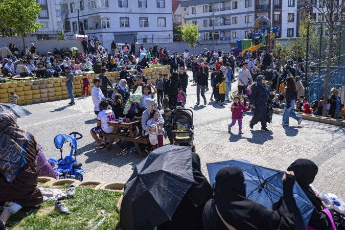 Terremoto de 6,2 graus abala Istambul - Ao menos dois tremores, com poucos segundos de intervalo, foram sentidos em todos os bairros da cidade de 16 milhões de habitantes