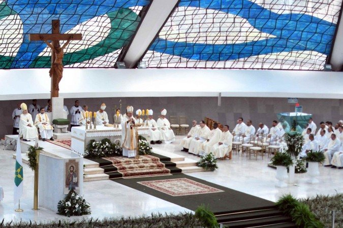 Santa Missa em homenagem ao papa Francisco foi presidida pelo cardeal Paulo Cezar, arcebispo de Brasília, que participará do Conclave, em Roma - (crédito: Fotos: Ed Alves CB/DA Press) Santa Missa em homenagem ao papa Francisco foi presidida pelo cardeal Paulo Cezar, arcebispo de Brasília, que participará do Conclave, em Roma - (crédito: Fotos: Ed Alves CB/DA Press)