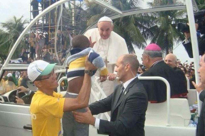 Rennan Laurente foi voluntário na Jornada Mundial da Juventude, evento que se encerrou com uma missa celebrada pelo papa Francisco no Rio em 2013 - (crédito: Rennan Laurente) Rennan Laurente foi voluntário na Jornada Mundial da Juventude, evento que se encerrou com uma missa celebrada pelo papa Francisco no Rio em 2013 - (crédito: Rennan Laurente)