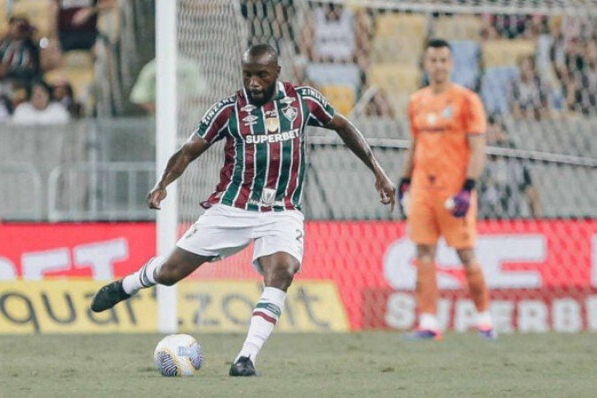 MANOEL - Conseguiu fazer algumas intervenÃ§Ãµes, mas nÃ£o passou seguranÃ§a. NOTA 4,0 - Foto: LUCAS MERÃ?ON /FLUMINENSE FC