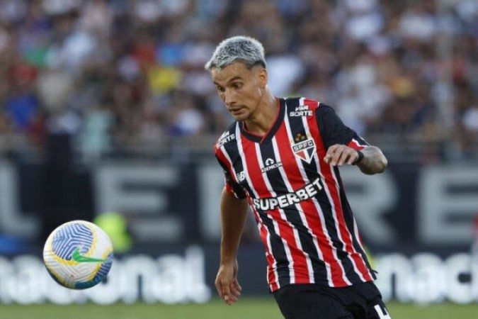 FERREIRA - Teve dificuldades com a marcação dobrada durante toda a partida. Muito por isso teve uma atuação discreta. NOTA: 4,5 - Foto: Divulgação/São Paulo