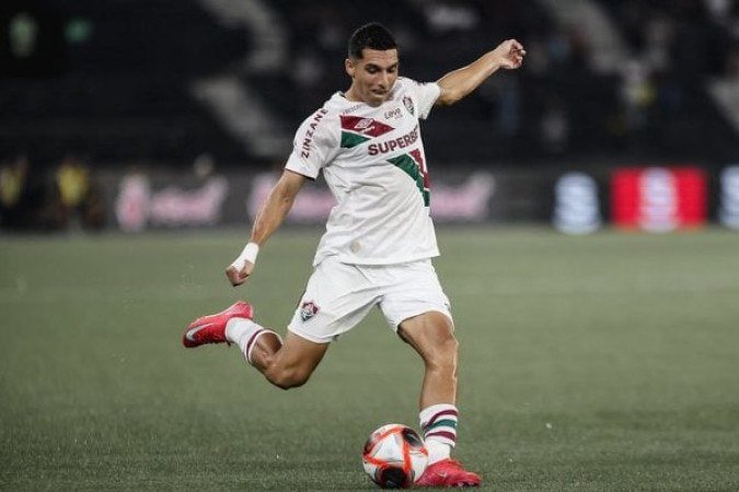SERNA - Forçou algumas jogadas individuais e também se destacou negativamente pelos erros de passe. Aos 25 minutos do segundo tempo, saiu para a entrada de Wesley Natã. NOTA 3,5 - Foto: LUCAS MERÇON /FLUMINENSE FC
