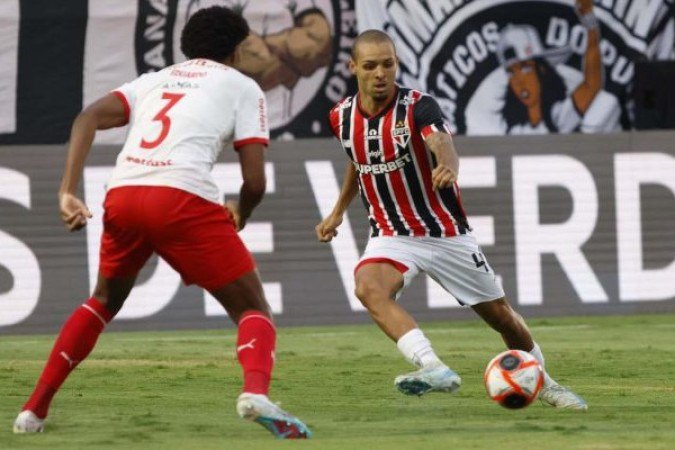 MATHEUS ALVES - Teve uma atuação discreta. NOTA: 4,5 - Foto: Divulgação/São Paulo