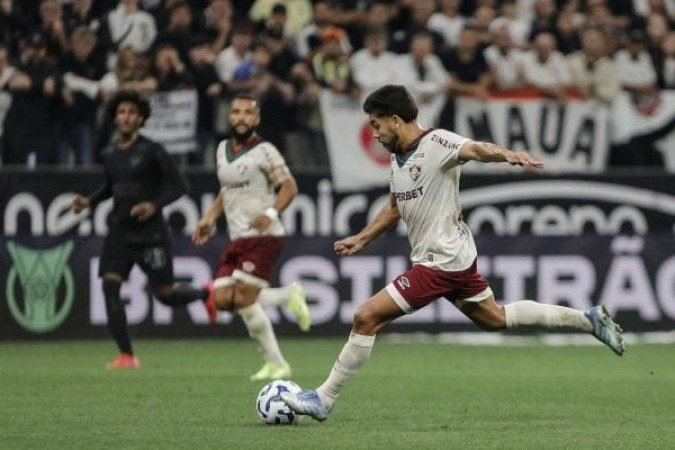 NONATO - Foi o destaque do time. Já era o melhor jogador do meio de campo e foi recompensado com um golaço nos acréscimos que evitou a derrota. NOTA 8,0 - Foto: LUCAS MERÇON /FLUMINENSE FC