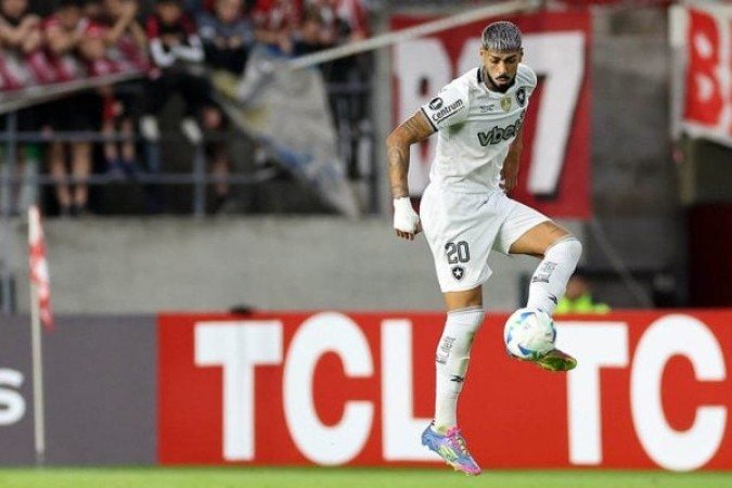 BARBOZA - Ao seu estilo, foi bem nos cortes e na marcação pelo alto. Errou em uma saída de bola que quase complicou a vida da zaga. Recuperou-se no decorrer do jogo, mas ainda não encontrou o seu melhor. NOTA 3.0 - Foto: Vitor Silva/Botafogo