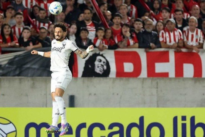 ALEX TELLES - Sua qualidade é indiscutível, mas também não esteve em boa noite. Errou passes e pouco apareceu no ataque, fora os cruzamentos para Artur. Porém, foi seguro na parte defensiva. NOTA 4.0 - Foto: Vitor Silva/Botafogo