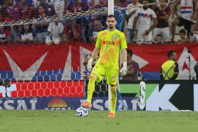 ANTHONI - Um dos destaques do time nos últimos jogos, o goleiro teve uma atuação abaixo da média contra o Nacional. Foi traído pela marcação nos dois primeiros gols, mas no terceiro acabou falhando feio. Fez duas boas defesas, que ajudaram o Colorado a chegar no empate. Nota: 5,5 - Foto: Ricardo Duarte/Internacional 