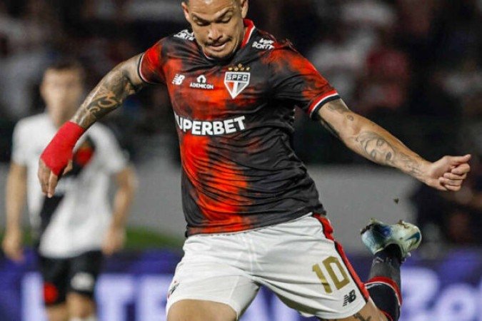 LUCIANO - Apareceu bem na criação das jogadas na reta final da partida. Fez um gol, mas foi anulado. NOTA: 5,5 - Foto: Divulgação/São Paulo