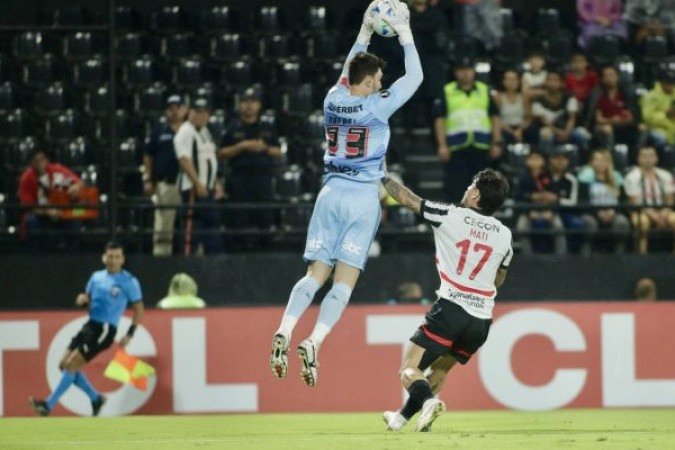 LIBERTAD - Deu trabalho apenas no segundo tempo, quando ainda perdeu um pênalti de forma displicente com Melgarejo. NOTA: 4,0 - Foto: Divulgação/Conmebol