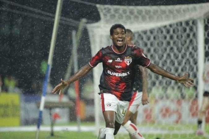 Lucas Ferreira fez o primeiro gol do São Paulo na vitória sobre o Libertad - (crédito: - Foto: Divulgação/Conmebol) Lucas Ferreira fez o primeiro gol do São Paulo na vitória sobre o Libertad - (crédito: - Foto: Divulgação/Conmebol)