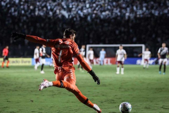 Léo Jardim em ação com a camisa do Vasco diante do Lanús, em São Januário - (crédito: Foto: Dikran Sahagian/Vasco) Léo Jardim em ação com a camisa do Vasco diante do Lanús, em São Januário - (crédito: Foto: Dikran Sahagian/Vasco)