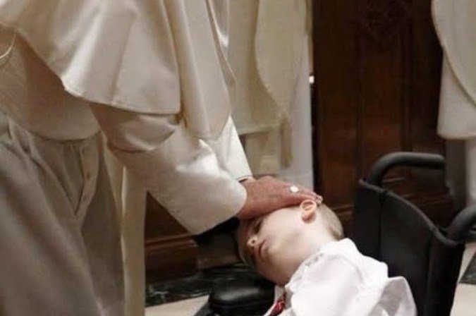 A história da benção do papa Francisco ao menino desenganado
