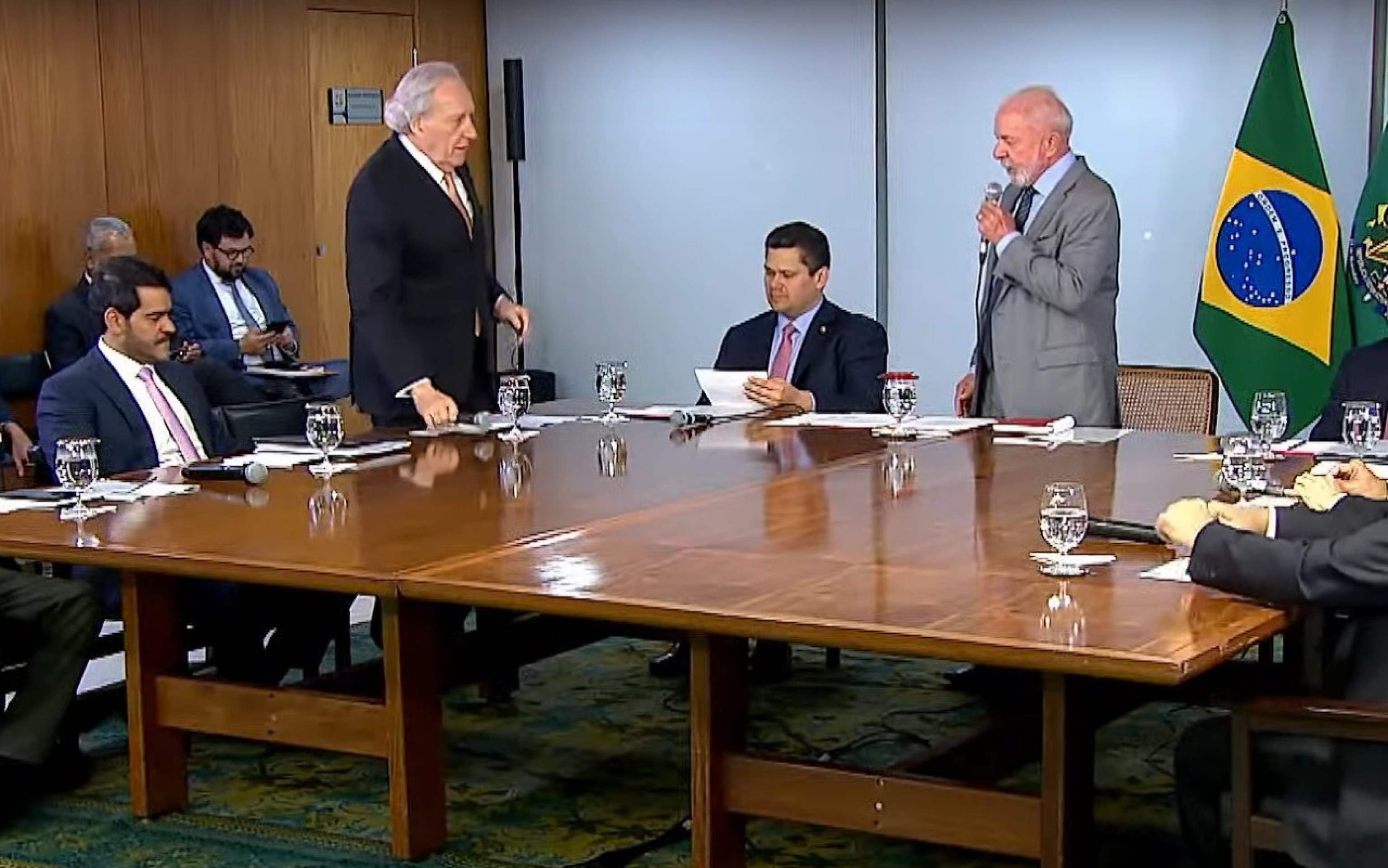 Para Lula, o texto coloca o governo federal 'à disposição' para ajudar os estados no combate à criminalidade, sem interferir em sua autonomia -  (crédito: Reprodução/CanalGov)