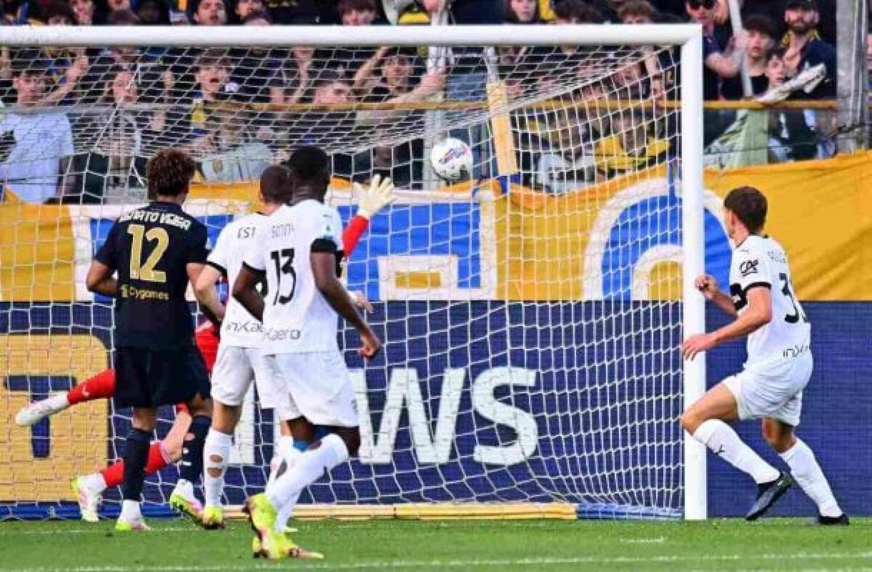 Em jogo adiado pela morte do Papa Francisco, Parma bate a Juventus pelo Italiano